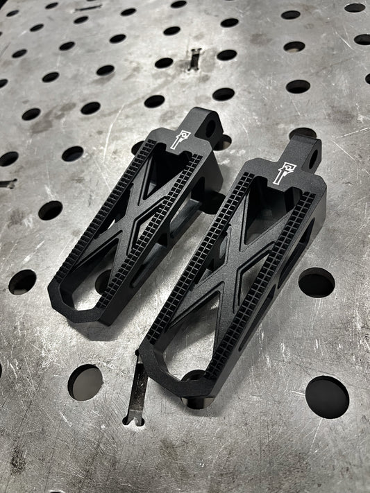 Famous Trap Pegs Black