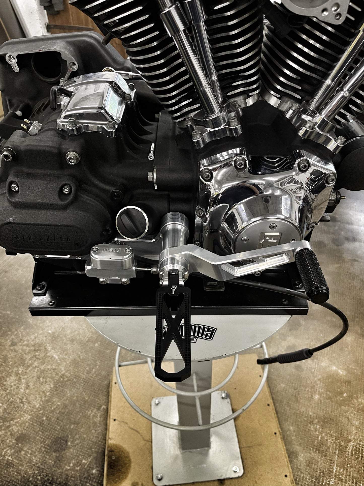 Harley Dyna Mid Controls Slotted (06-17)