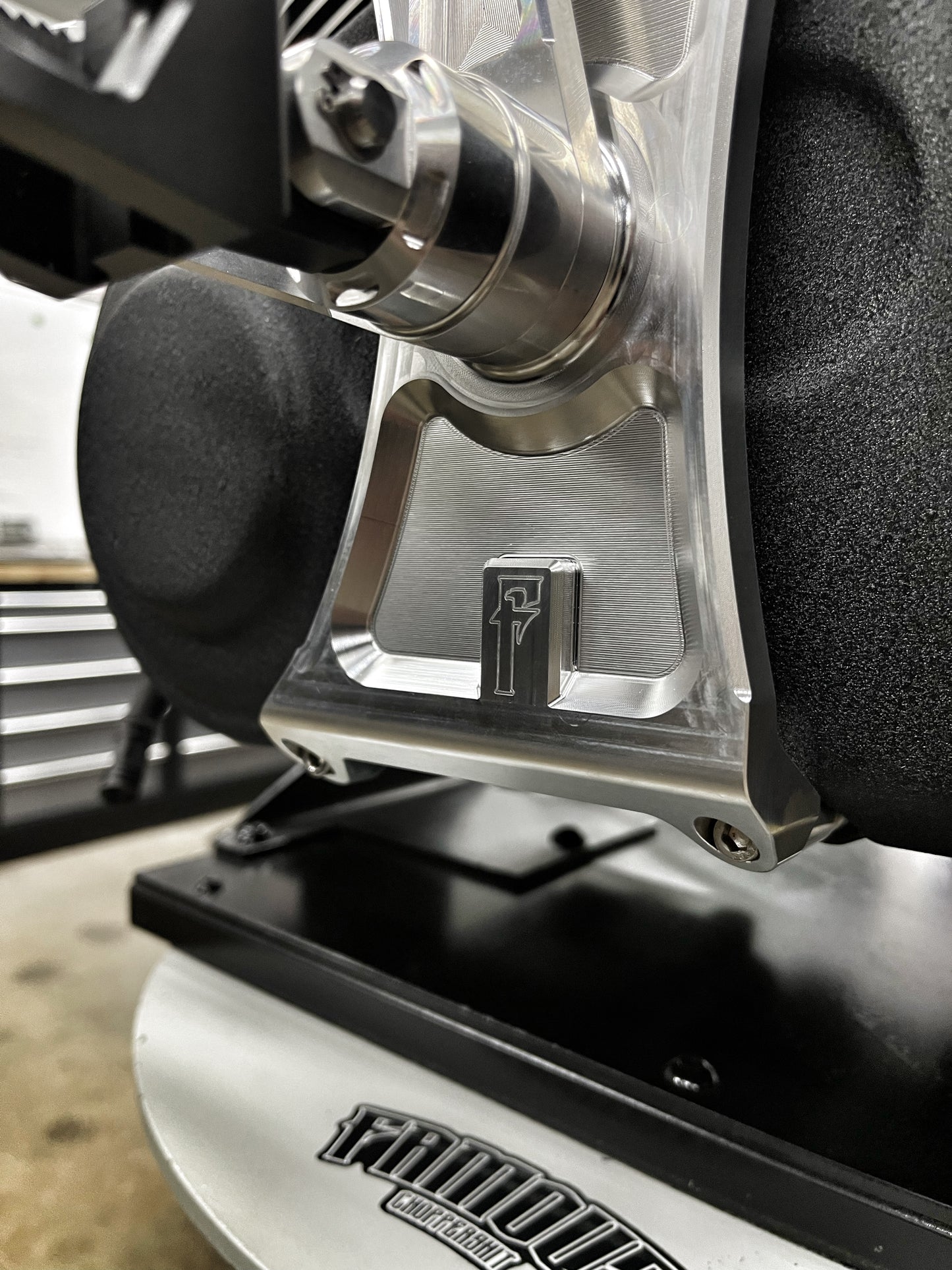 Harley Dyna Mid Controls Slotted (06-17)