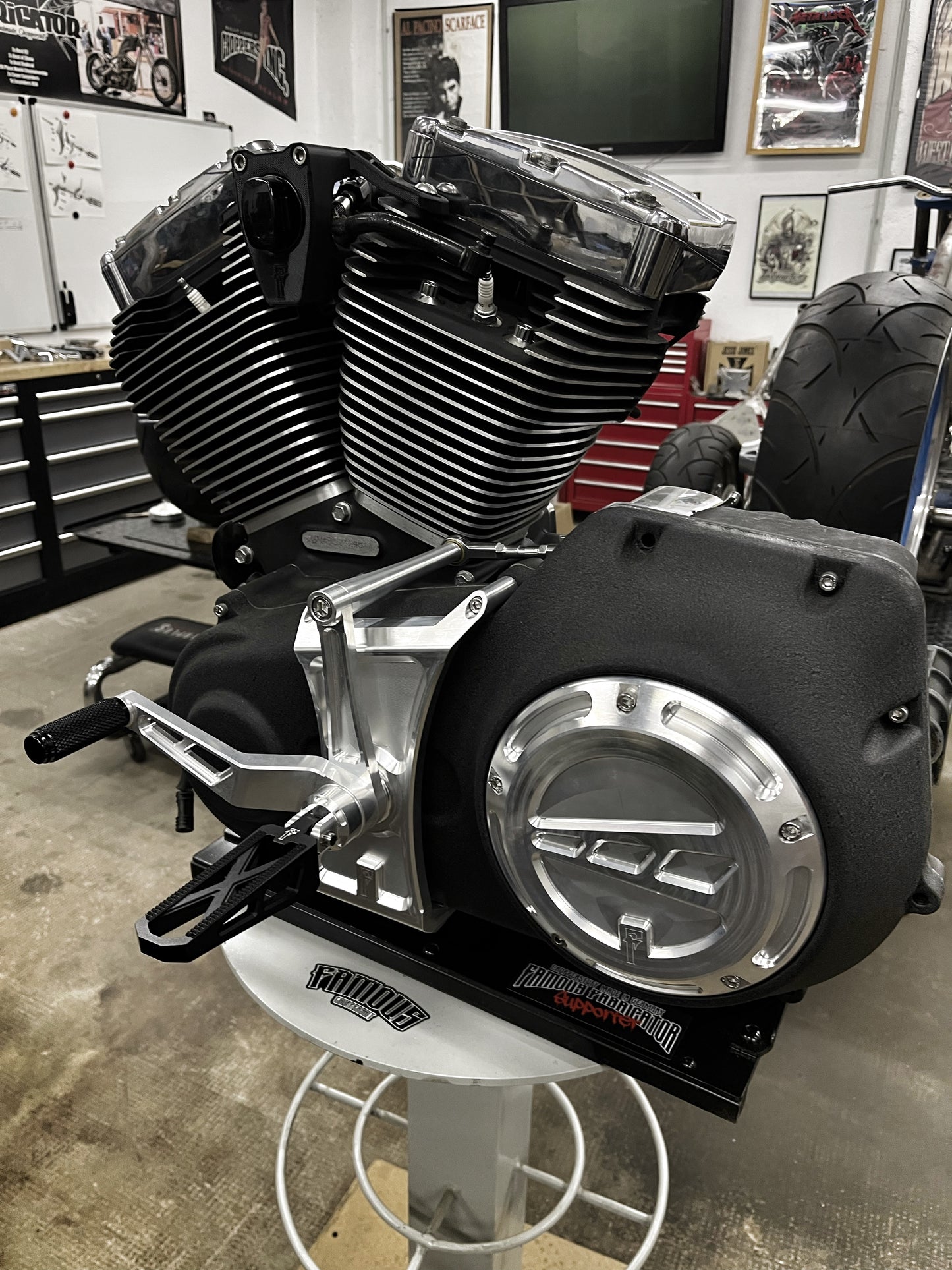 Harley Dyna Mid Controls Slotted (06-17)