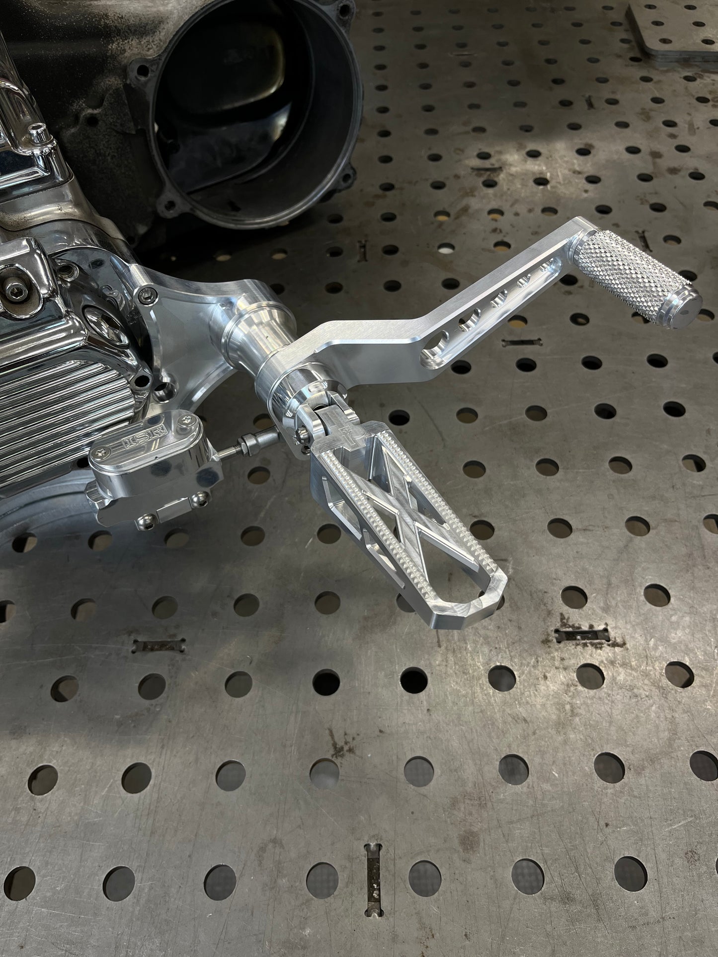 Aluminum Mid Controls Harley Touring 1999-2006 Speedholes - Famous Fabricator