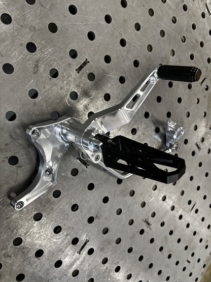 Harley Softail M8 Mid Controls