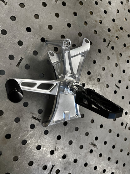 Harley Softail M8 Mid Controls