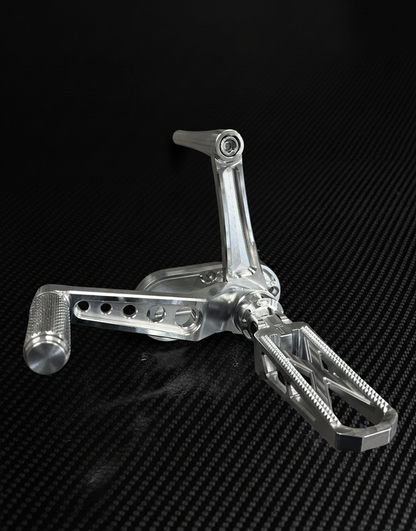 Harley Dyna Mid Controls Speed Holes (99-06)