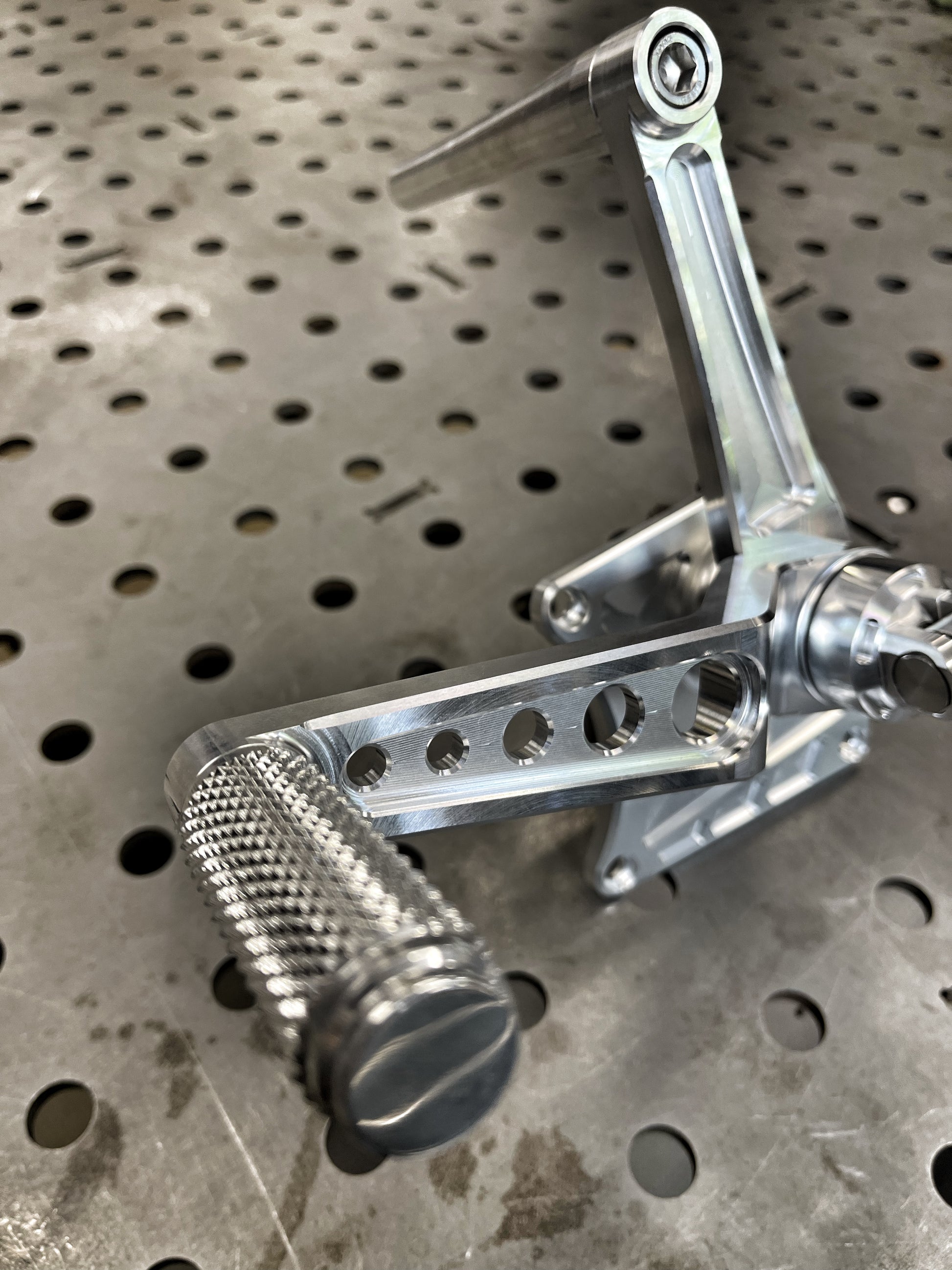 Aluminum Mid Controls Harley Touring 1999-2006 Speedholes - Famous Fabricator