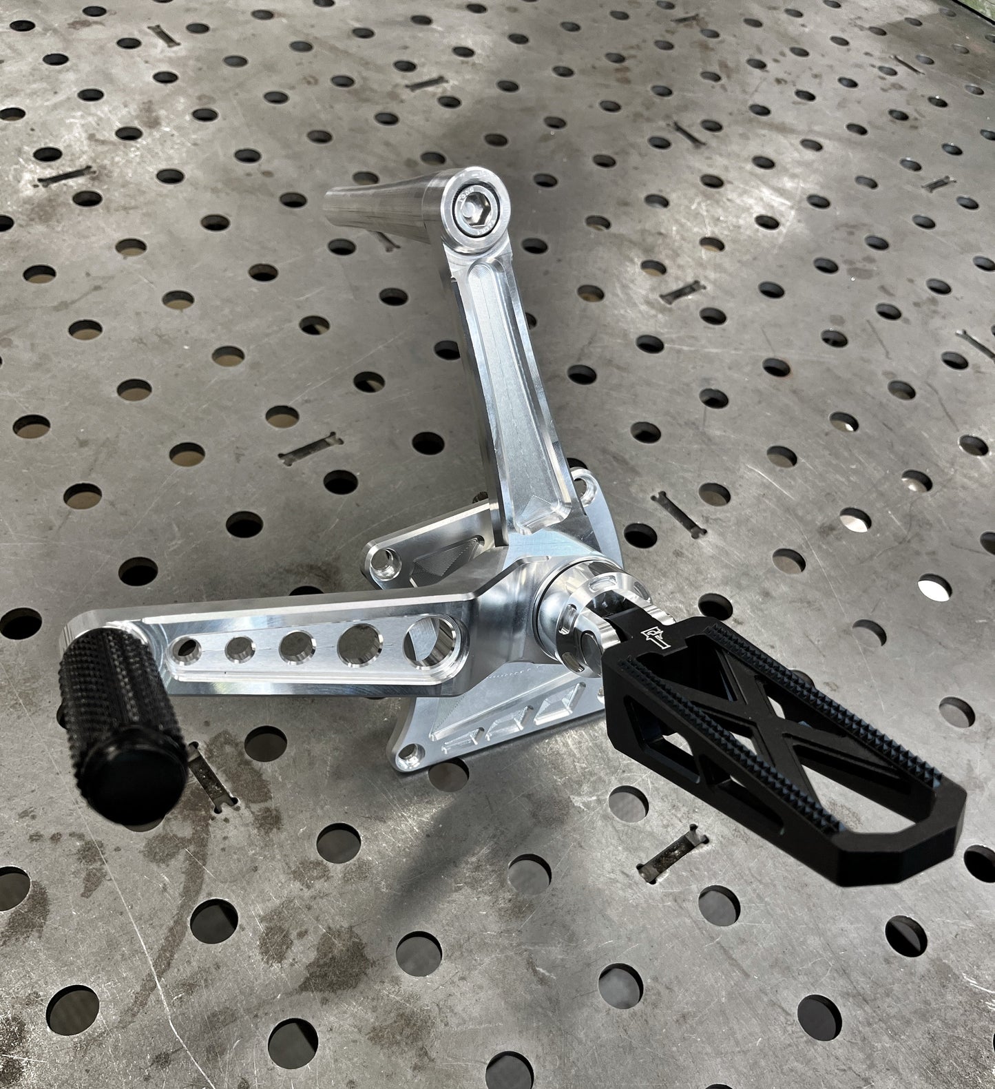 Aluminum Mid Controls Harley Touring 1999-2006 Speedholes - Famous Fabricator
