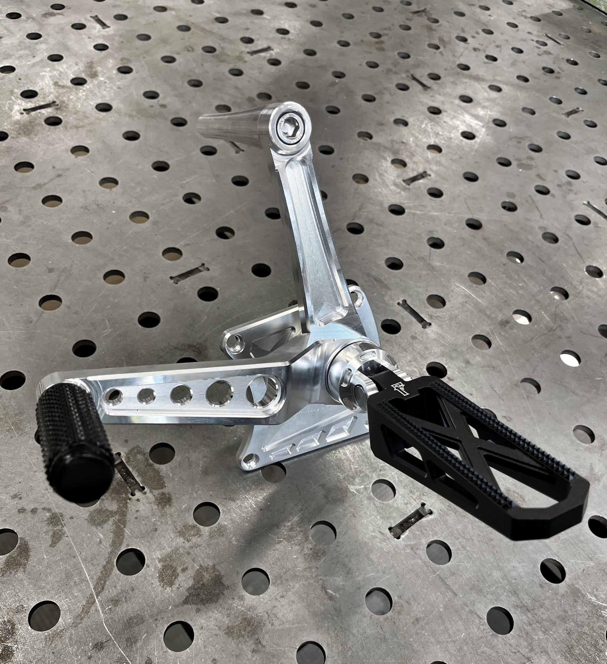 Aluminum Mid Controls Harley Touring 1999-2006 Speedholes - Famous Fabricator