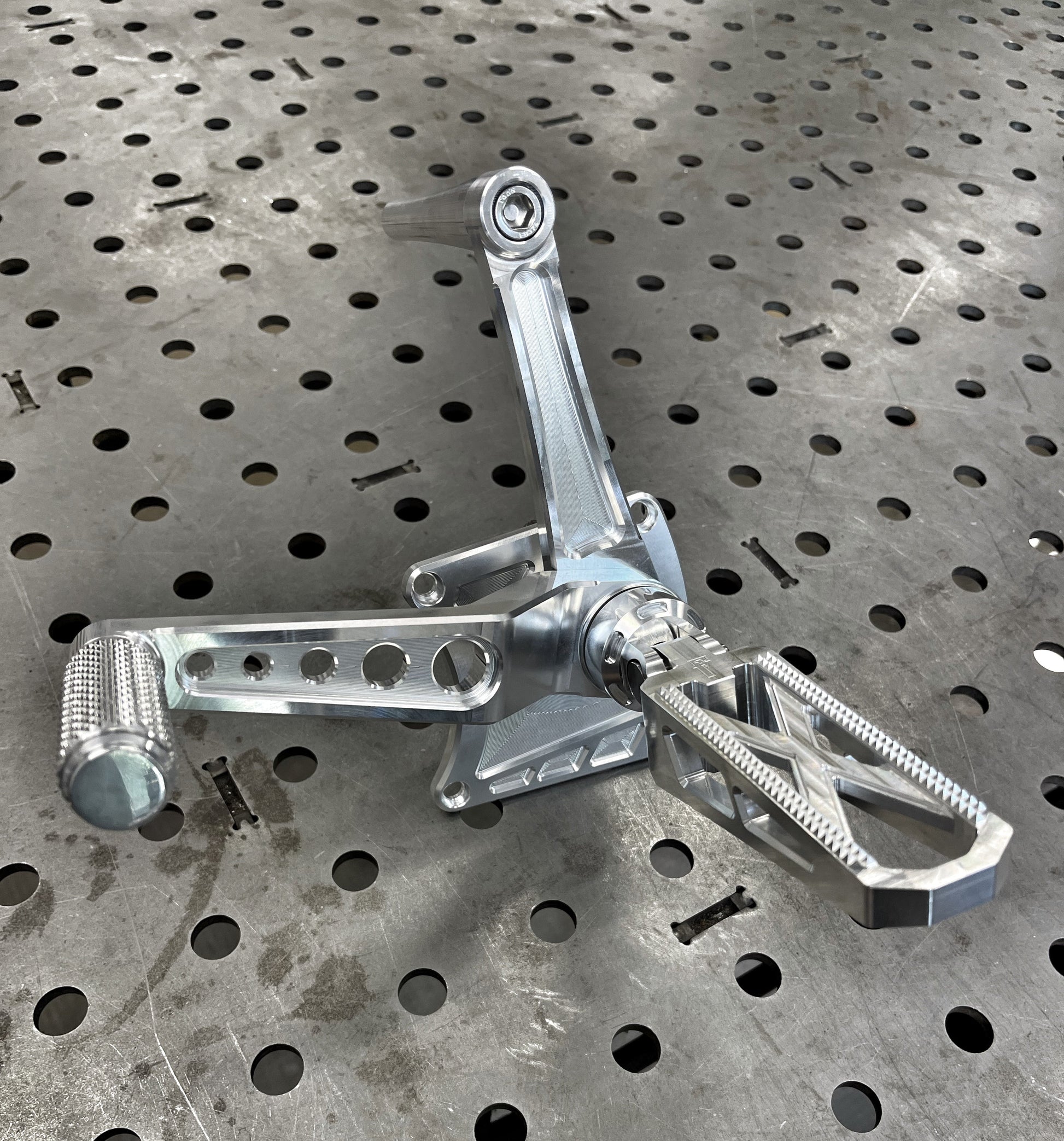Aluminum Mid Controls Harley Touring 1999-2006 Speedholes - Famous Fabricator