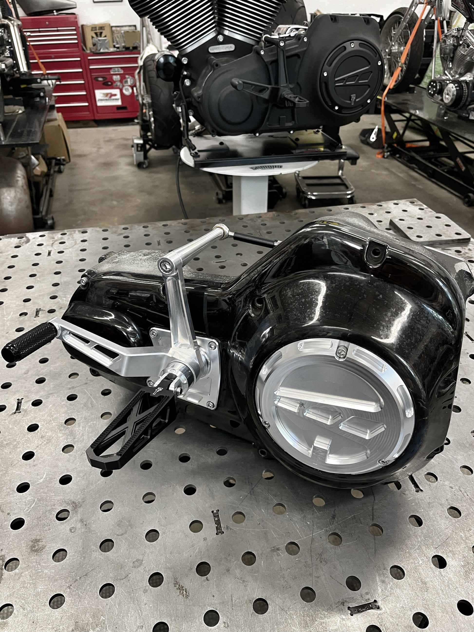 Aluminum Mid Controls Harley Touring 1999-2006 Speedholes - Famous Fabricator